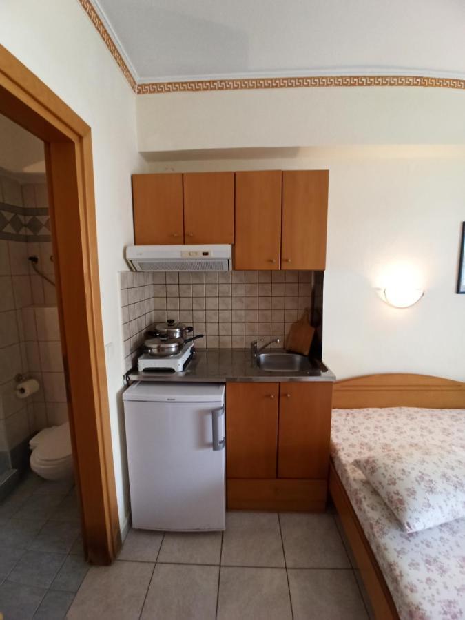 Villa Cosmos Inn Olympiakí Aktí 外观 照片
